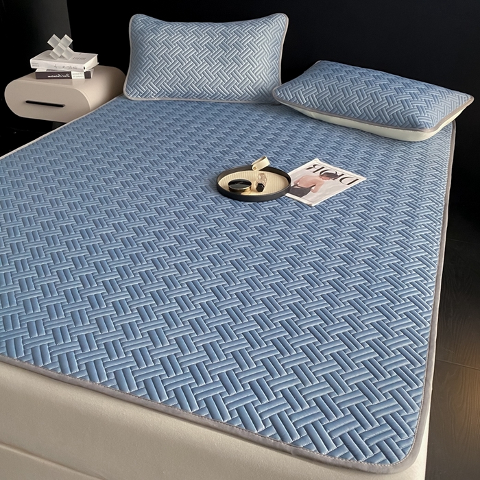 91家纺网 家纺一手货源 找家纺 欧邦 2025新款加厚纯色凉席四件套--凉席三件套 饼干花-宝蓝