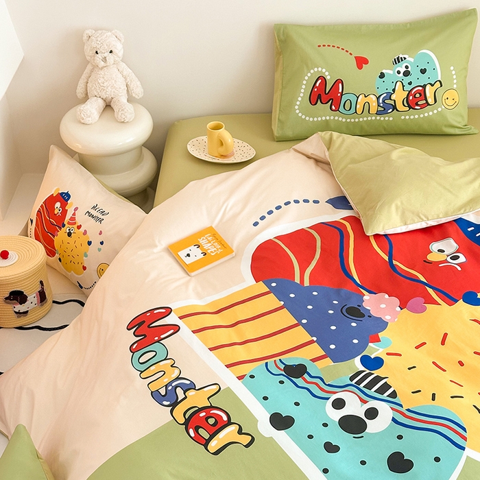 91家纺网 家纺一手货源 找家纺 2025新款全棉大版卡通数码印花纯棉四件套 欢乐家族