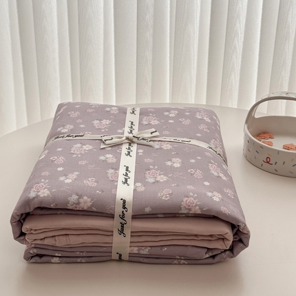 91家纺网 家纺一手货源 找家纺 塞纳 2026新款.全棉有氧双层纱四件套-场景二-艾莉花园-咖