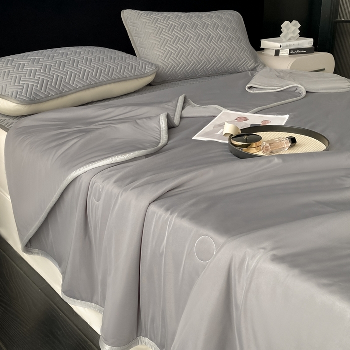 91家纺网 家纺一手货源 找家纺 欧邦 2025新款加厚纯色凉席四件套--凉席三件套 饼干花-深灰