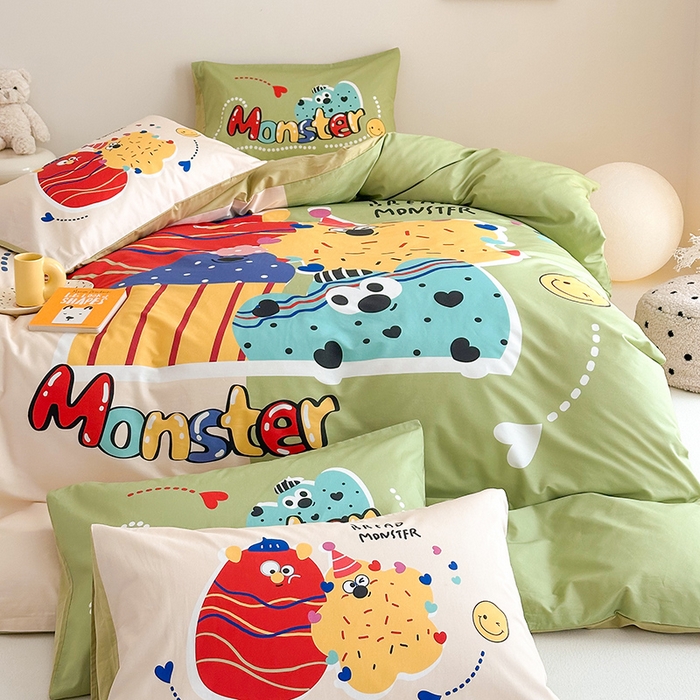 91家纺网 家纺一手货源 找家纺 2025新款全棉大版卡通数码印花纯棉四件套 欢乐家族