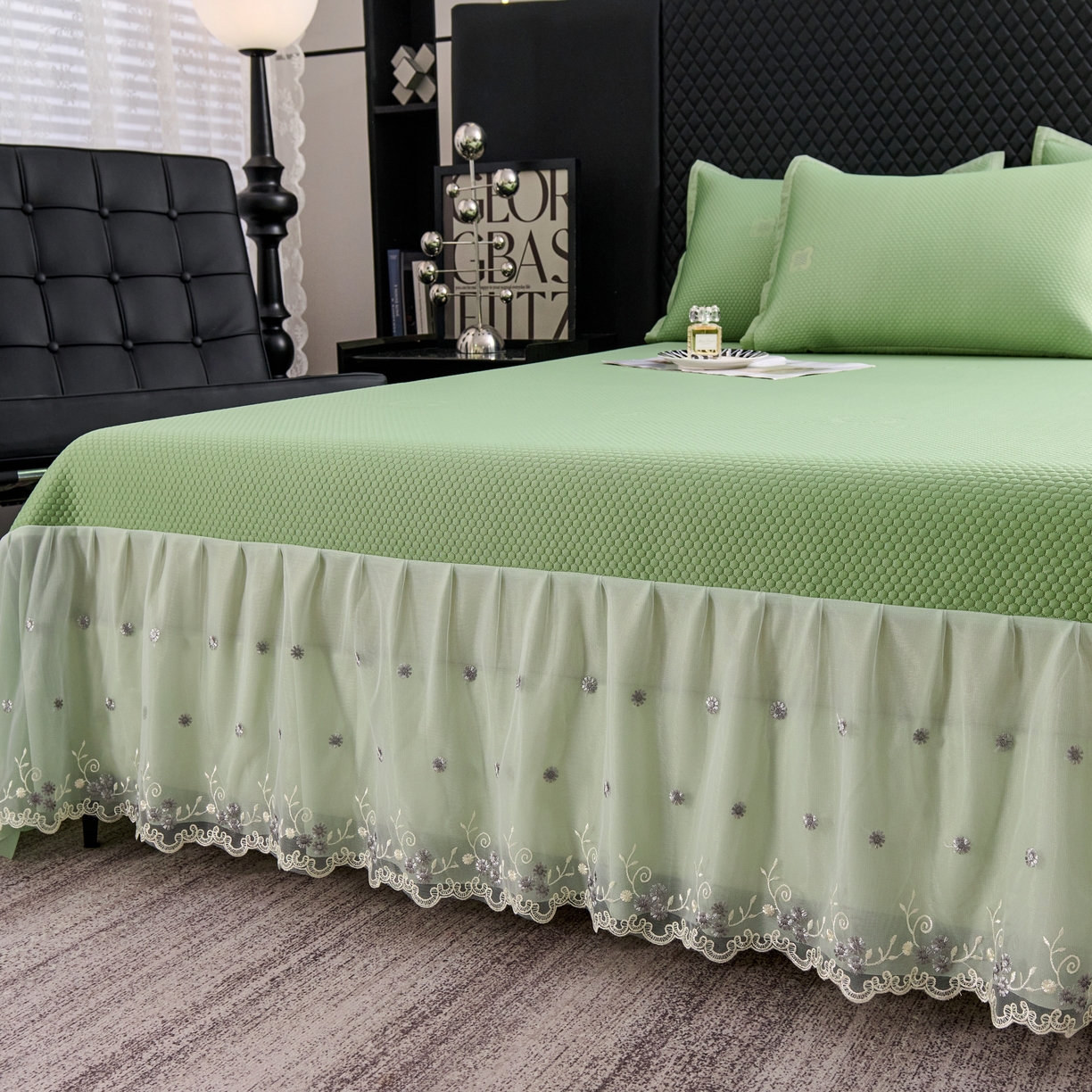 91家纺网 家纺一手货源 找家纺 青雅席业 2025年新款凉感因子母婴级凉感丝豆豆席床裙款 床裙香奈儿-水绿