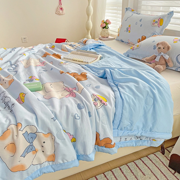 91家纺网 家纺一手货源 找家纺 富艺隆 2025新款水洗棉印花夏被 小猫逃离记