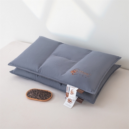 91家纺网 家纺一手货源 找家纺 麦肯锡 2025新款益眠分区纯荞麦枕枕头枕芯 深蓝色46*72