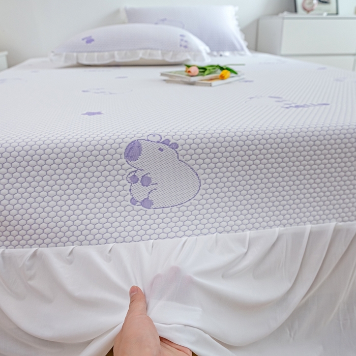 91家纺网 家纺一手货源 找家纺 春寻家纺 2025新款凉豆豆冰丝凉席席子-床裙款 卡皮巴拉-紫