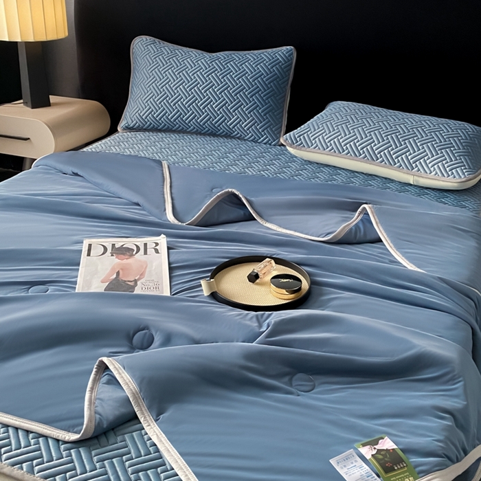 91家纺网 家纺一手货源 找家纺 欧邦 2025新款加厚纯色凉席四件套--凉席三件套 饼干花-宝蓝