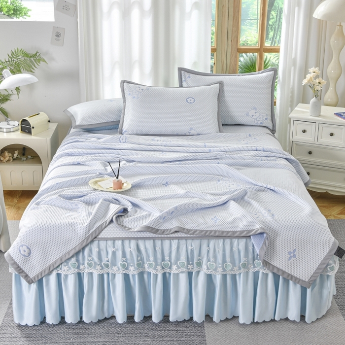 91家纺网 家纺一手货源 找家纺 品乐家纺  2025新款床裙款提花冰豆豆套件凉席席子 蓝色