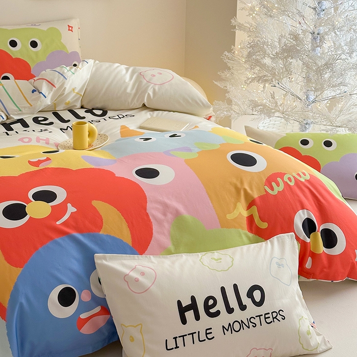 91家纺网 家纺一手货源 找家纺 2025新款全棉大版卡通数码印花纯棉四件套 呆萌小怪兽