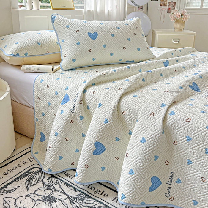 91家纺网 家纺一手货源 找家纺 羽爱家纺 2025新款A类双面全棉印花床盖套件 心相印