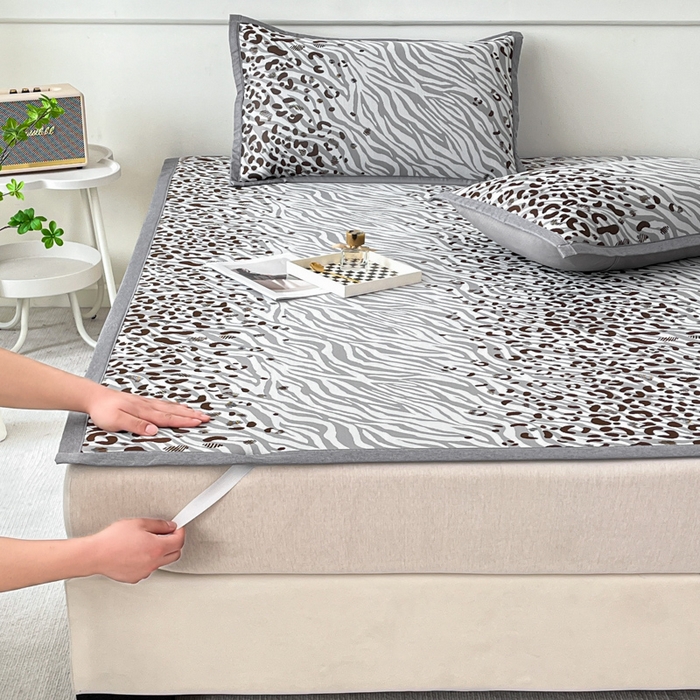 91家纺网 家纺一手货源 找家纺 子曰 2025新款高定版A类PE聚乙烯凉感凉席提花凉席 魅野-灰