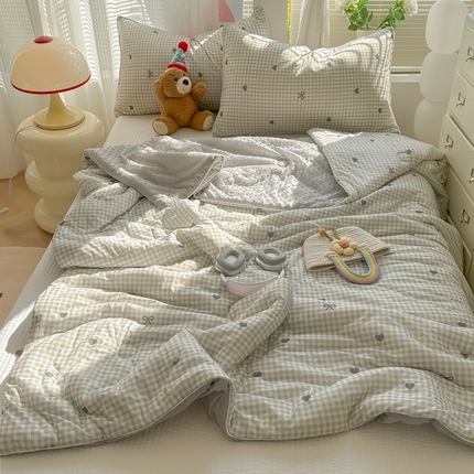 91家纺网 家纺一手货源 找家纺 十里居 2025新款氨纶凉感丝冰豆豆夏凉被 爱心蝴蝶结