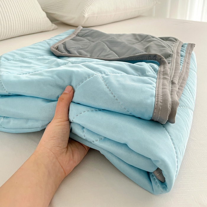 91家纺网 家纺一手货源 找家纺 富艺隆 2025新款纯色凉感丝夏被 天蓝