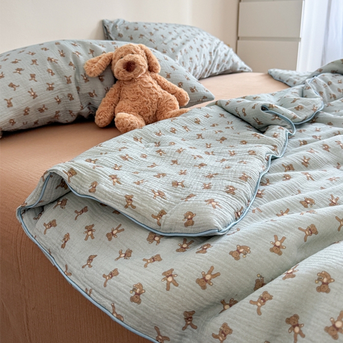 91家纺网 家纺一手货源 找家纺 萝莉家纺 2025新款软软糯糯双层皱皱纱单夏被 夏被四件套 熊仔