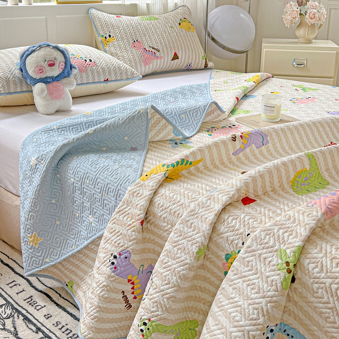 91家纺网 家纺一手货源 找家纺 羽爱家纺 2025新款A类双面全棉印花床盖套件 动漫恐龙