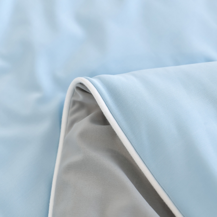 91家纺网 家纺一手货源 找家纺 圣尔雅2025新款A类高克重锦纶氨纶黑科技凉感夏被冰激凌空调被夏凉被 海水蓝+灰