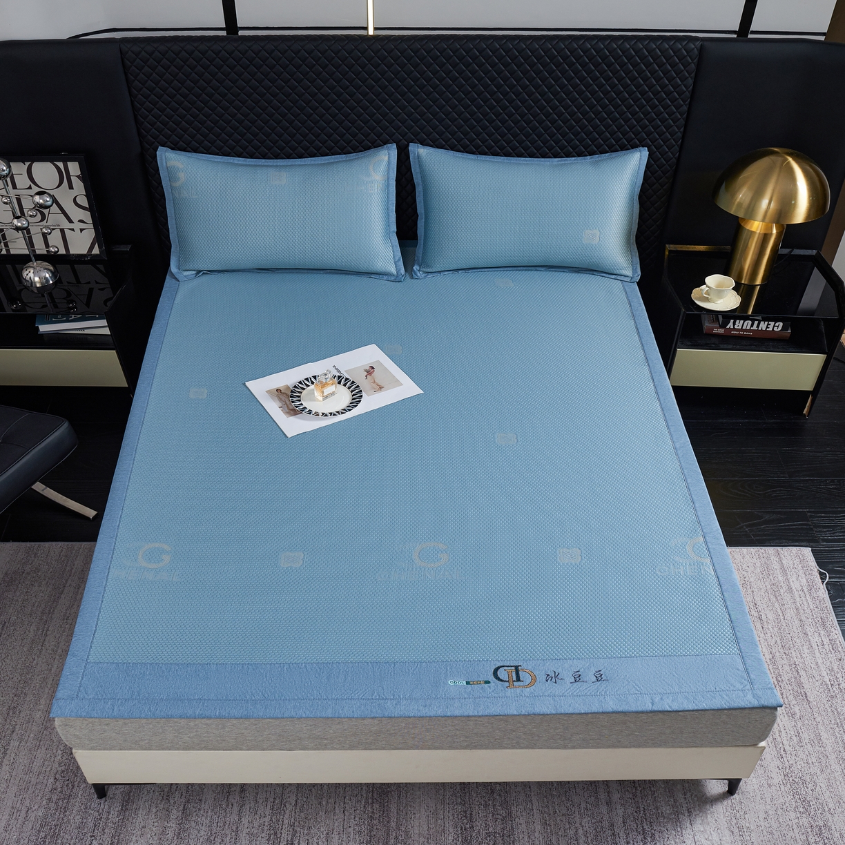 91家纺网 家纺一手货源 找家纺 青雅席业 2025年新款凉感因子母婴级凉感丝豆豆席 香奈儿-蓝