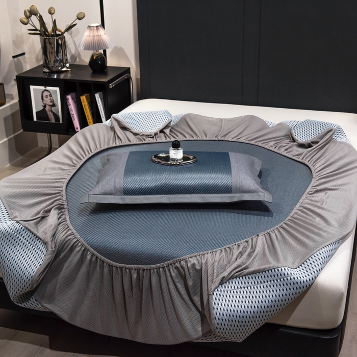 91家纺网 家纺一手货源 找家纺 倾慕家纺 2025新款倾慕刺绣冰藤席 刺绣小狗蓝色床笠款