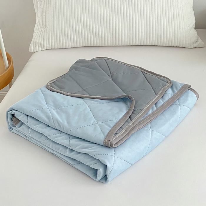 91家纺网 家纺一手货源 找家纺 富艺隆 2025新款纯色凉感丝夏被 浅天蓝