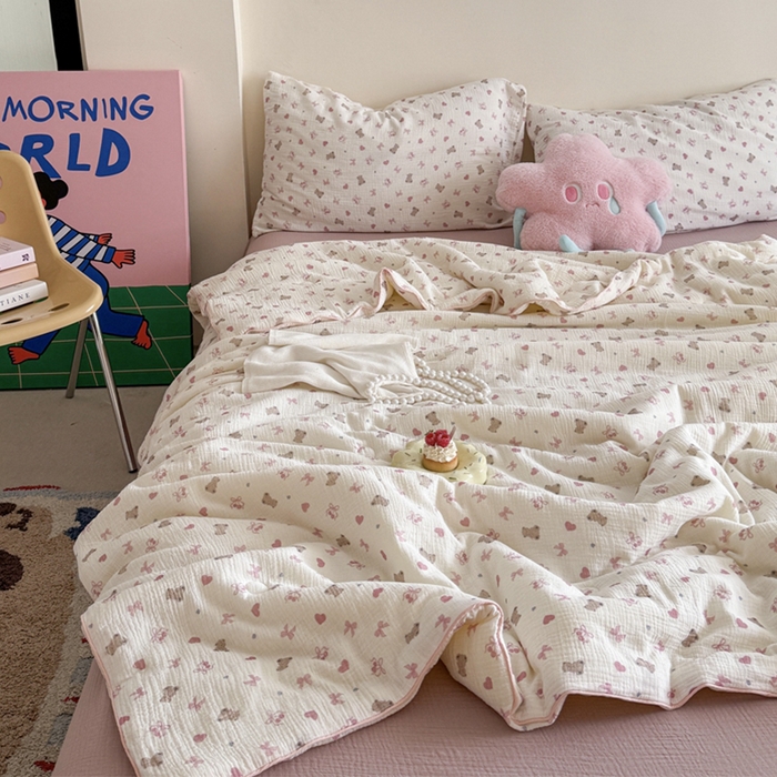 91家纺网 家纺一手货源 找家纺 萝莉家纺 2025新款软软糯糯双层皱皱纱单夏被 夏被四件套 蝴蝶结熊