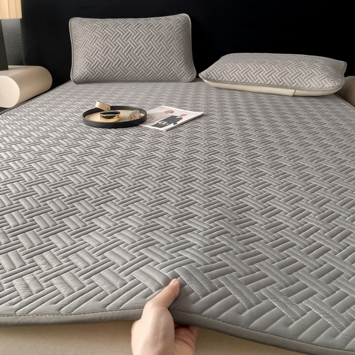 91家纺网 家纺一手货源 找家纺 欧邦 2025新款加厚纯色凉席四件套--凉席三件套 饼干花-深灰