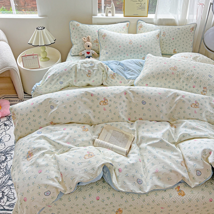 91家纺网 家纺一手货源 找家纺 羽爱家纺 2025新款A类双面全棉印花床盖套件 兔子乐园