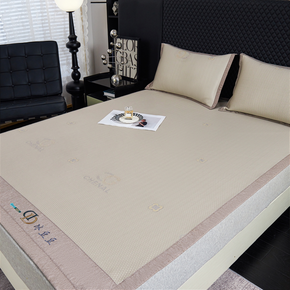 91家纺网 家纺一手货源 找家纺 青雅席业 2025年新款凉感因子母婴级凉感丝豆豆席 香奈儿-香槟