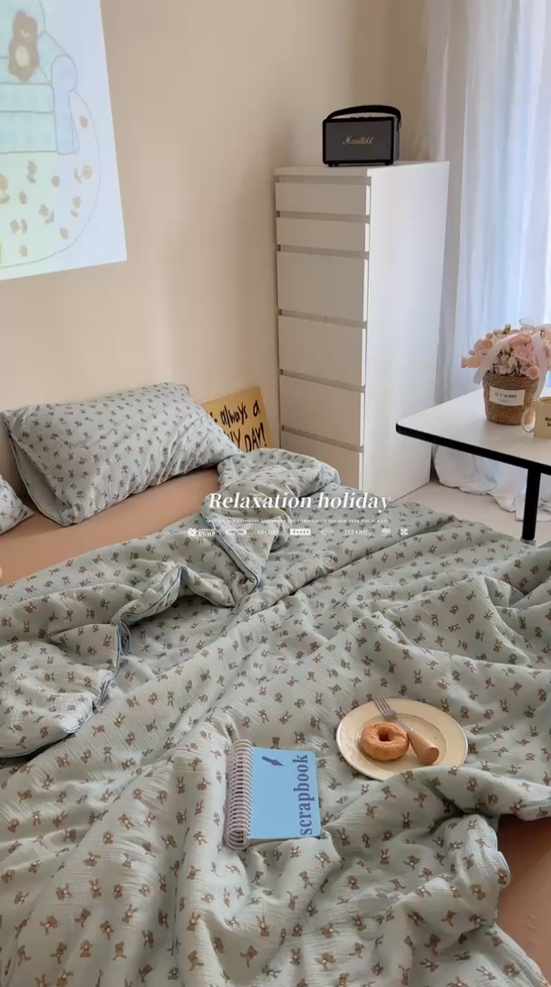 91家纺网 家纺一手货源 找家纺 萝莉家纺 2025新款软软糯糯双层皱皱纱单夏被 夏被四件套 熊仔