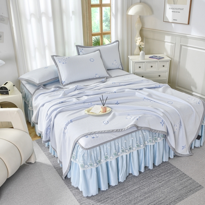 91家纺网 家纺一手货源 找家纺 品乐家纺  2025新款床裙款提花冰豆豆套件凉席席子 蓝色