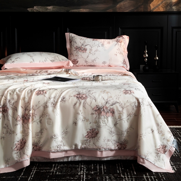 91家纺网 家纺一手货源 找家纺 金喜 2025新款天丝夏被夏凉被薄被子套件数码印花夏被四件套 陌言盛夏