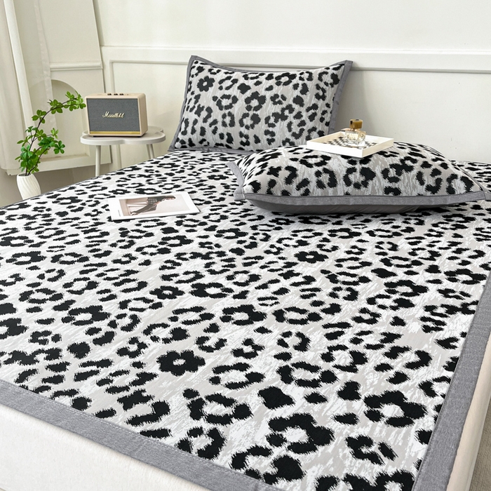 91家纺网 家纺一手货源 找家纺 子曰 2025新款高定版A类PE聚乙烯凉感凉席提花凉席床笠 豹纹-灰【平铺款】