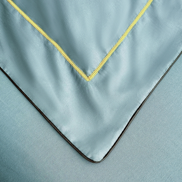 91家纺网 家纺一手货源 找家纺 宇彬家纺 2025新款直播热款13374全棉母婴级压线一字绣宽边枕套被套纯色滚边麻绳四件套贡缎新疆长绒 梦系列-摩卡绿