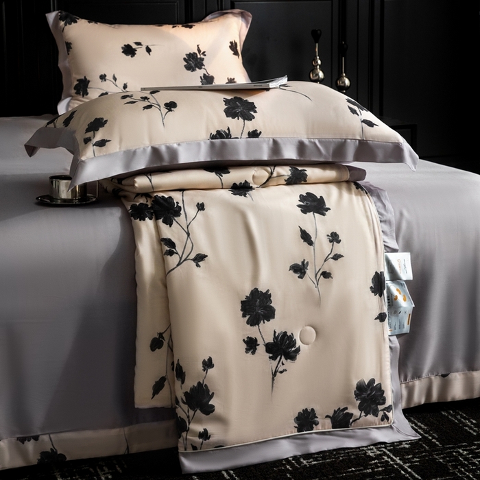 91家纺网 家纺一手货源 找家纺 金喜 2025新款天丝夏被夏凉被薄被子套件数码印花夏被四件套 郁静墨花