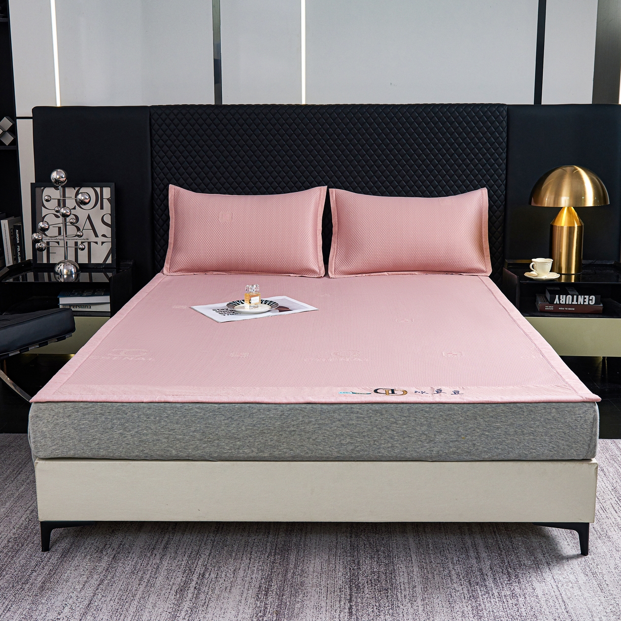 91家纺网 家纺一手货源 找家纺 青雅席业 2025年新款凉感因子母婴级凉感丝豆豆席 香奈儿-粉