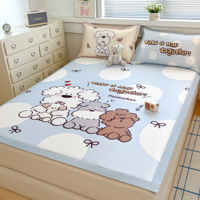 91家纺网 家纺一手货源 找家纺 博雅 2025新款miiiiichan正版权A类大版数码印花1200D冰丝凉席席子 点点泡芙狗