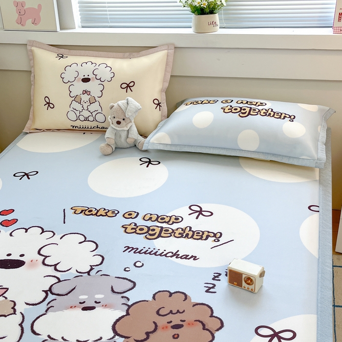 91家纺网 家纺一手货源 找家纺 博雅 2025新款miiiiichan正版权A类大版数码印花1200D冰丝凉席席子 点点泡芙狗