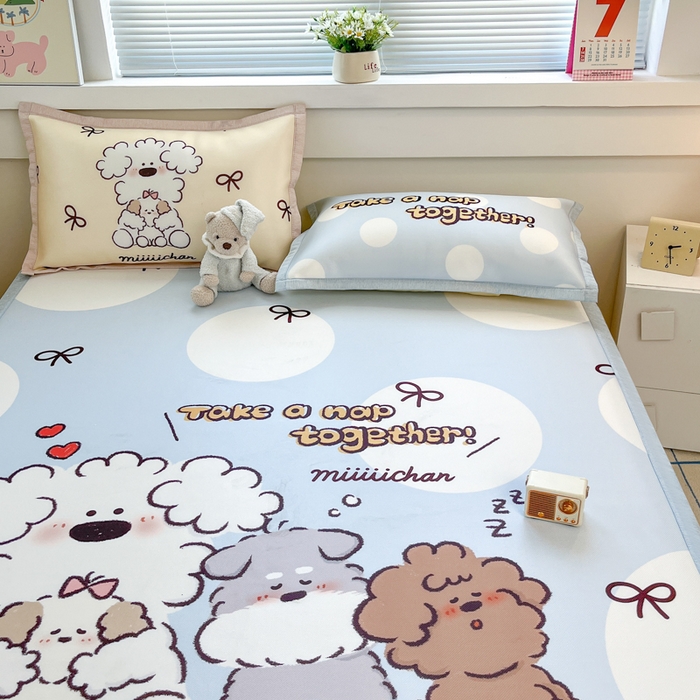 91家纺网 家纺一手货源 找家纺 博雅 2025新款miiiiichan正版权A类大版数码印花1200D冰丝凉席席子 点点泡芙狗