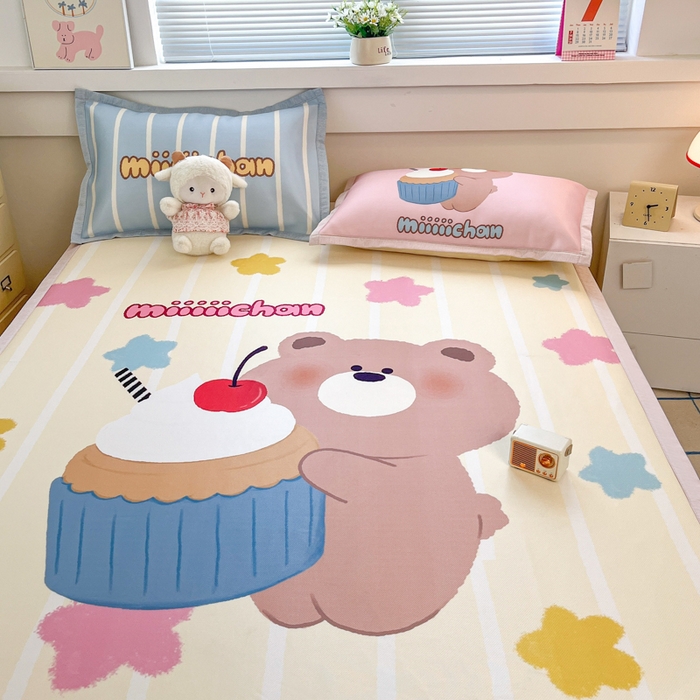 91家纺网 家纺一手货源 找家纺 博雅 2025新款miiiiichan正版权A类大版数码印花1200D冰丝凉席席子 奶油小熊