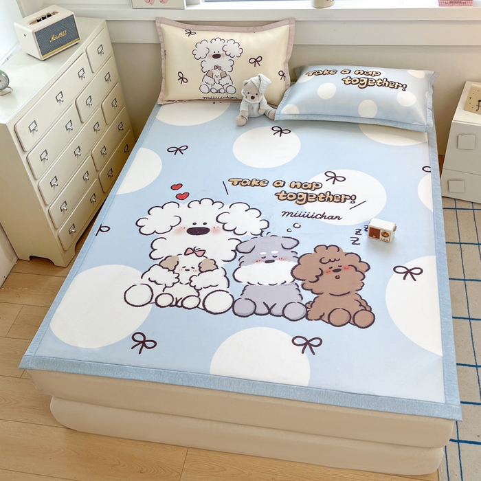 91家纺网 家纺一手货源 找家纺 博雅 2025新款miiiiichan正版权A类大版数码印花1200D冰丝凉席席子 点点泡芙狗