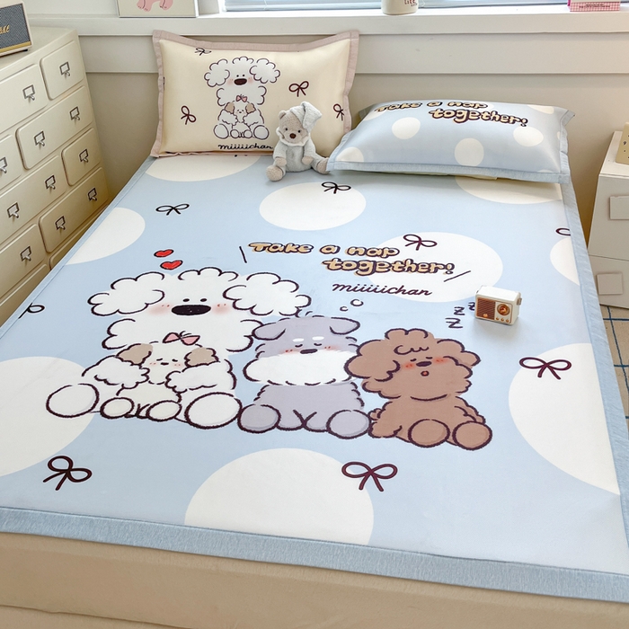 91家纺网 家纺一手货源 找家纺 博雅 2025新款miiiiichan正版权A类大版数码印花1200D冰丝凉席席子 点点泡芙狗