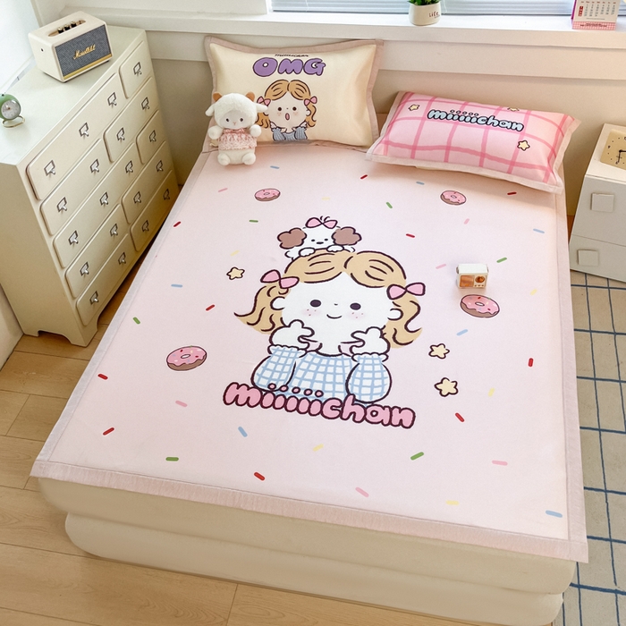 91家纺网 家纺一手货源 找家纺 博雅 2025新款miiiiichan正版权A类大版数码印花1200D冰丝凉席席子 甜甜圈女孩