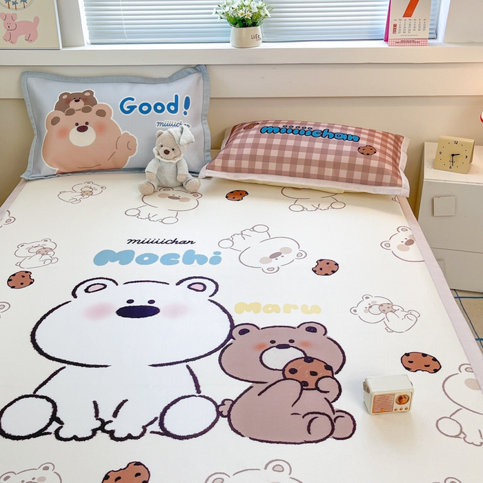 91家纺网 家纺一手货源 找家纺 博雅 2025新款miiiiichan正版权A类大版数码印花1200D冰丝凉席席子 贪吃熊