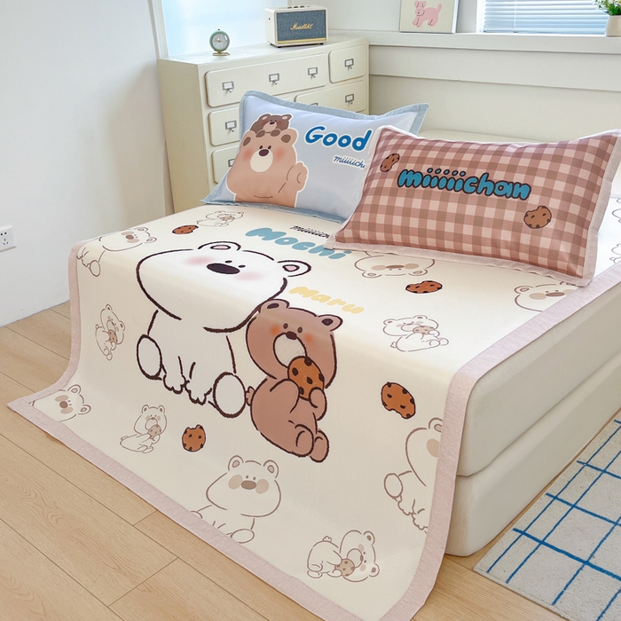 91家纺网 家纺一手货源 找家纺 博雅 2025新款miiiiichan正版权A类大版数码印花1200D冰丝凉席席子 贪吃熊