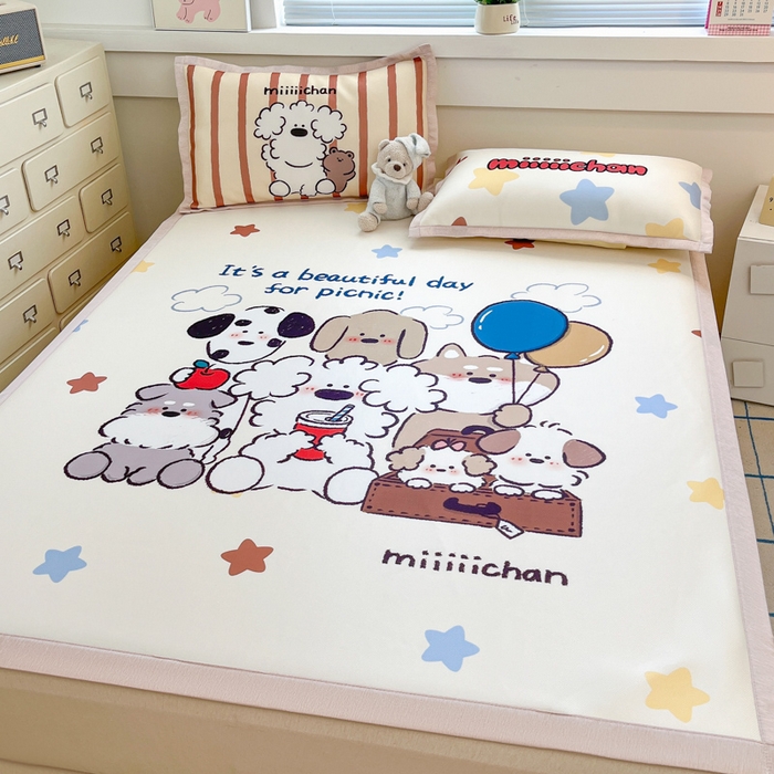 91家纺网 家纺一手货源 找家纺 博雅 2025新款miiiiichan正版权A类大版数码印花1200D冰丝凉席席子 星愿小狗