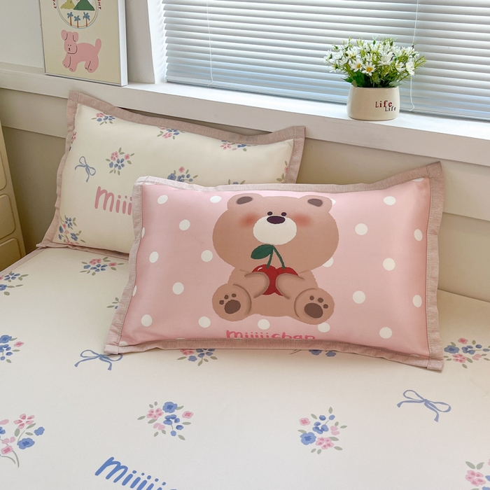 91家纺网 家纺一手货源 找家纺 博雅 2025新款miiiiichan正版权A类大版数码印花1200D冰丝凉席席子 花束熊