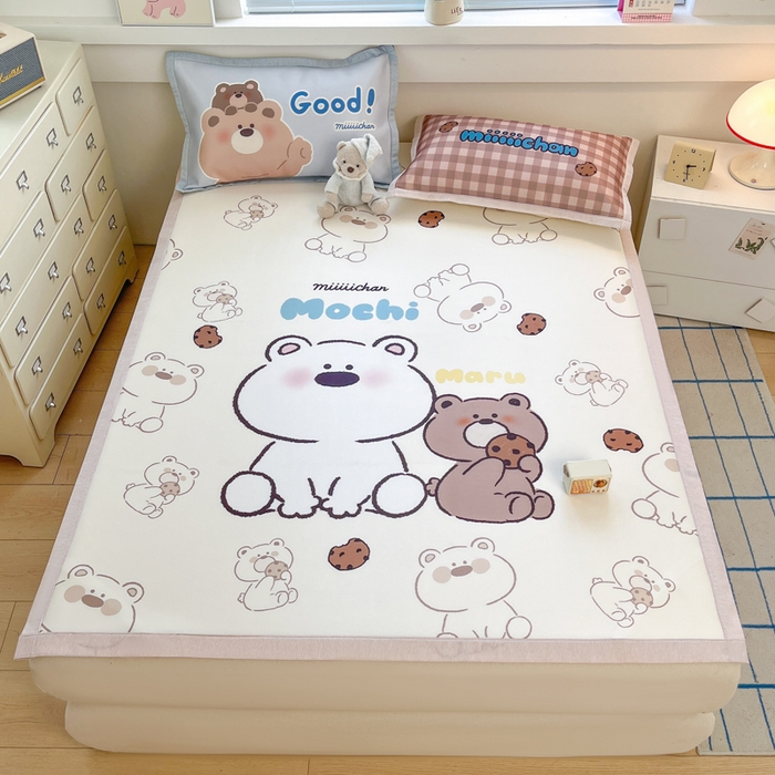 91家纺网 家纺一手货源 找家纺 博雅 2025新款miiiiichan正版权A类大版数码印花1200D冰丝凉席席子 贪吃熊