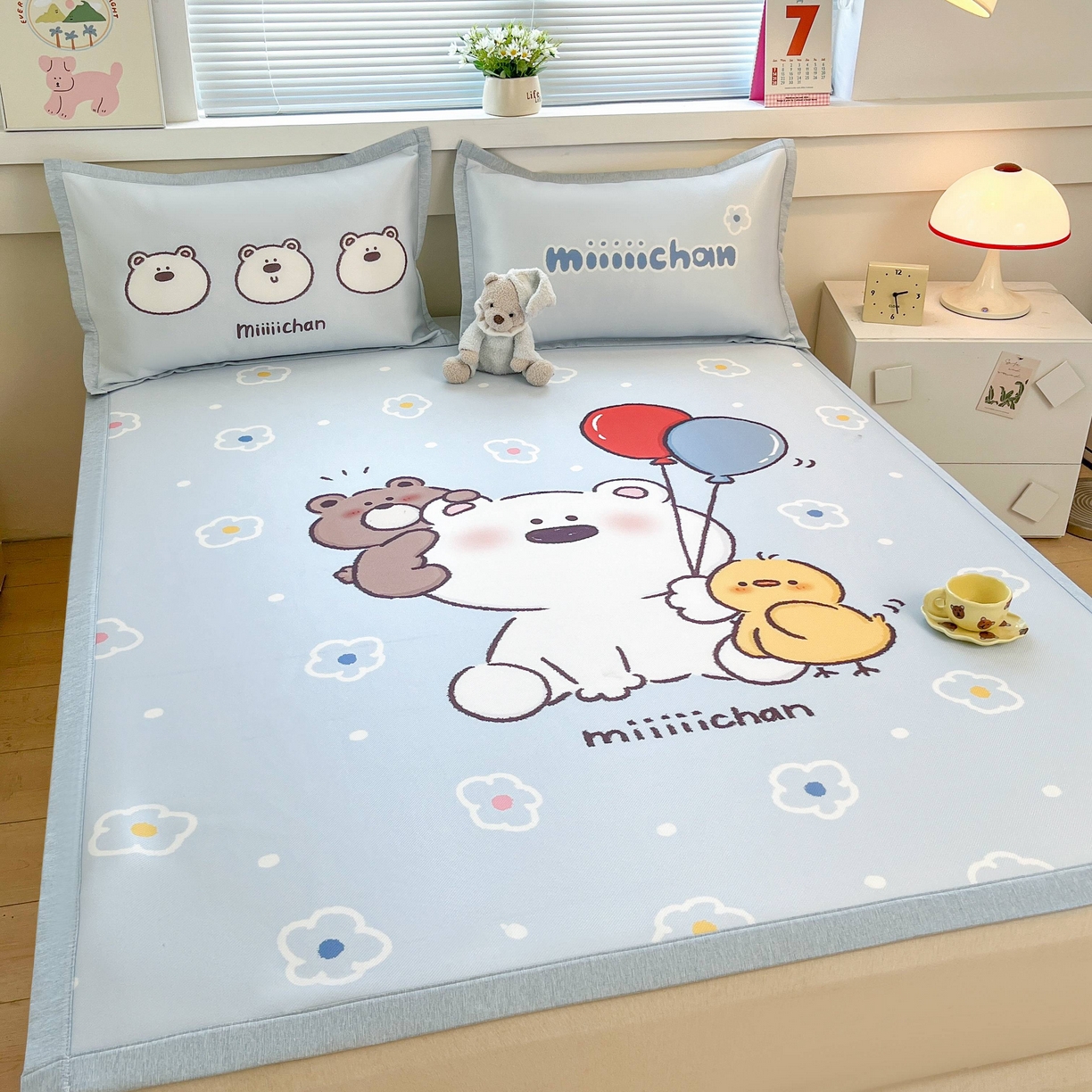 91家纺网 家纺一手货源 找家纺 博雅 2025新款miiiiichan正版权A类大版数码印花1200D冰丝凉席席子 熊仔派对