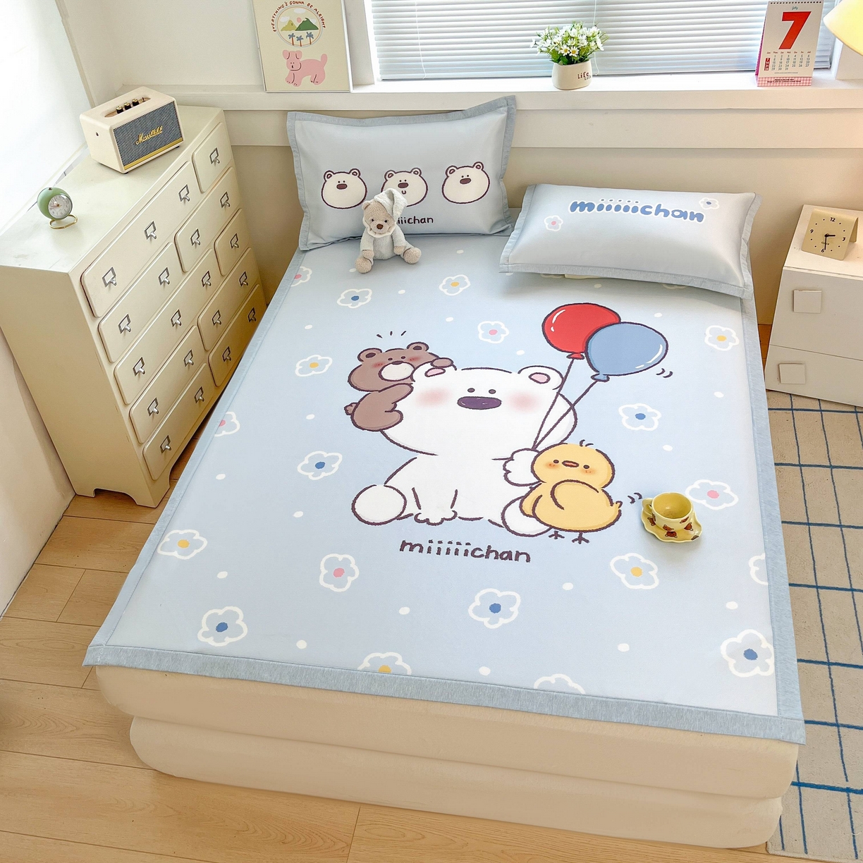 91家纺网 家纺一手货源 找家纺 博雅 2025新款miiiiichan正版权A类大版数码印花1200D冰丝凉席席子 熊仔派对