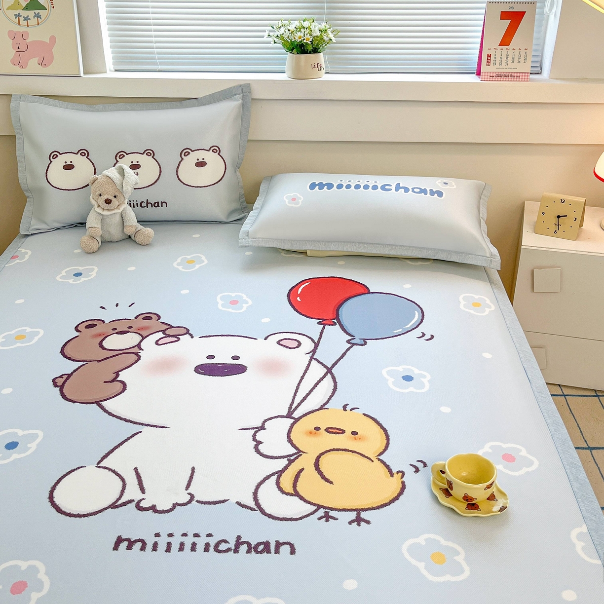 91家纺网 家纺一手货源 找家纺 博雅 2025新款miiiiichan正版权A类大版数码印花1200D冰丝凉席席子 熊仔派对