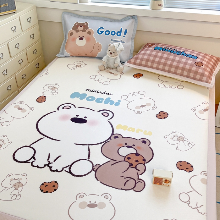 91家纺网 家纺一手货源 找家纺 博雅 2025新款miiiiichan正版权A类大版数码印花1200D冰丝凉席席子 贪吃熊