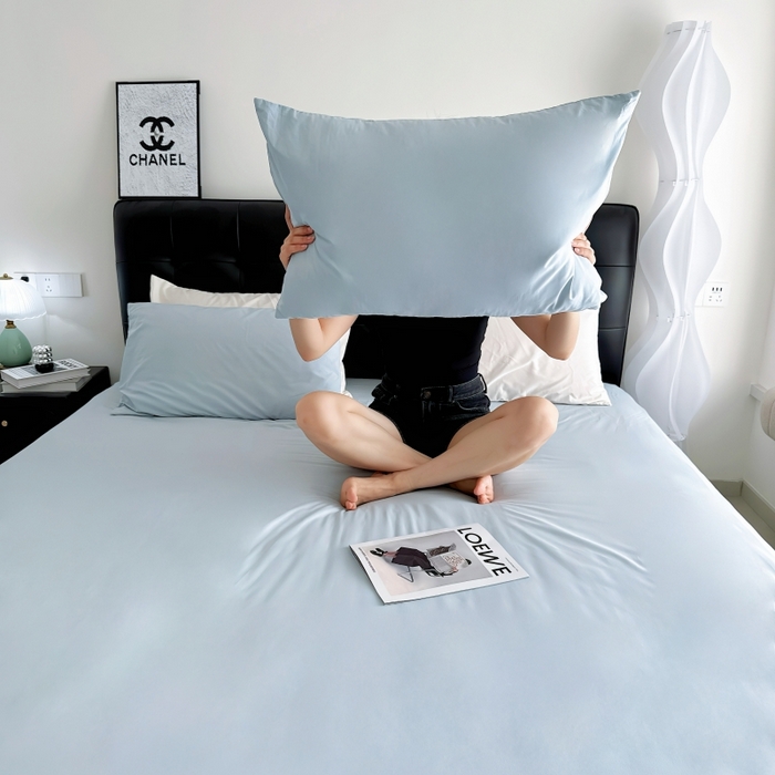 91家纺网 家纺一手货源 找家纺 兜米家居 2025新款亚朵星球同款简约纯色全棉床笠床罩＋枕套 静湖蓝